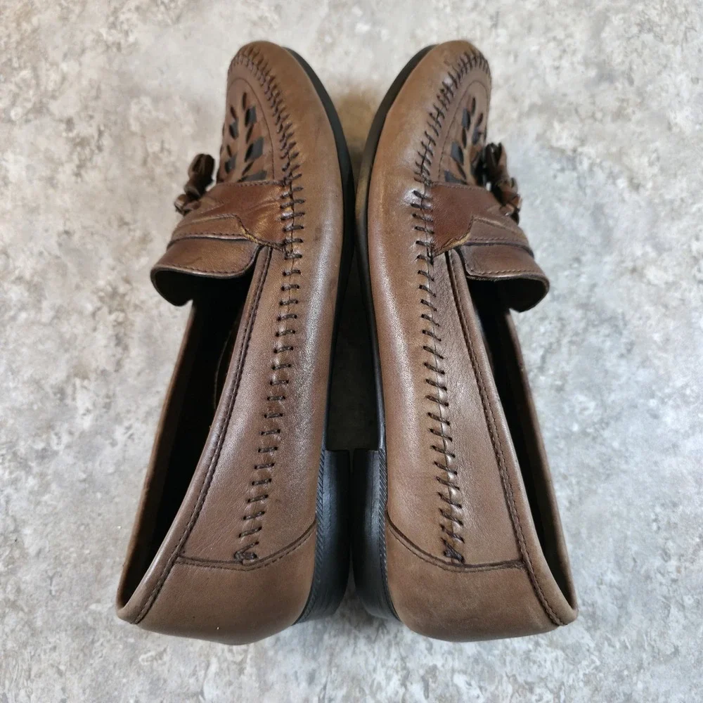 Vintage American Weekend Mens 7 / Wimens 8.5 Soft Leather Classic Tassle Loafers